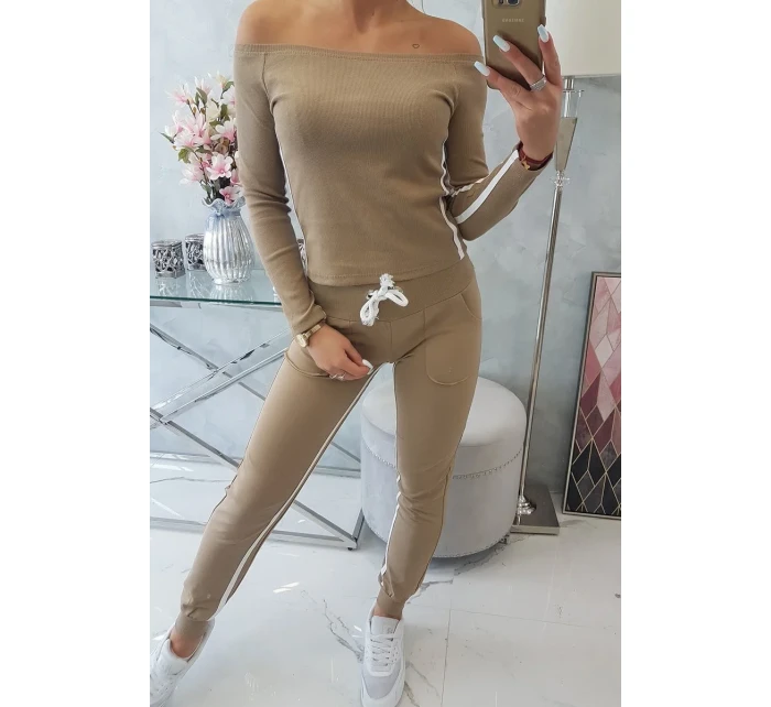 Sada s dvojitými pruhy camel