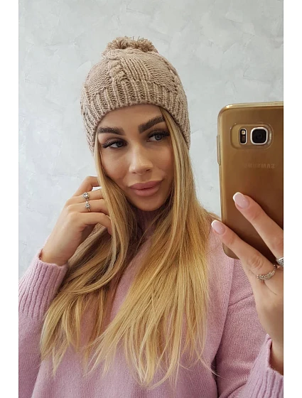 Fleecová čepice tmavě béžová model 18750943 - K-Fashion Fleecová čepice tmavě béžová model 18750943 - K-Fashion