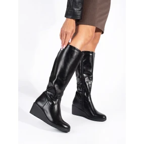 Jedinečné čierne dámske topánky na klinoch Jedinečné čierne dámske topánky na klinoch