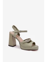 Dámské kožené sandály na podpatku model 21695162 zelené - VINCEZA