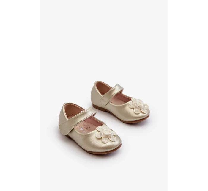 Detské balerínky so zapínaním na suchý zips a zlatým servítkovým zdobením Detské balerínky so zapínaním na suchý zips a zlatým servítkovým zdobením