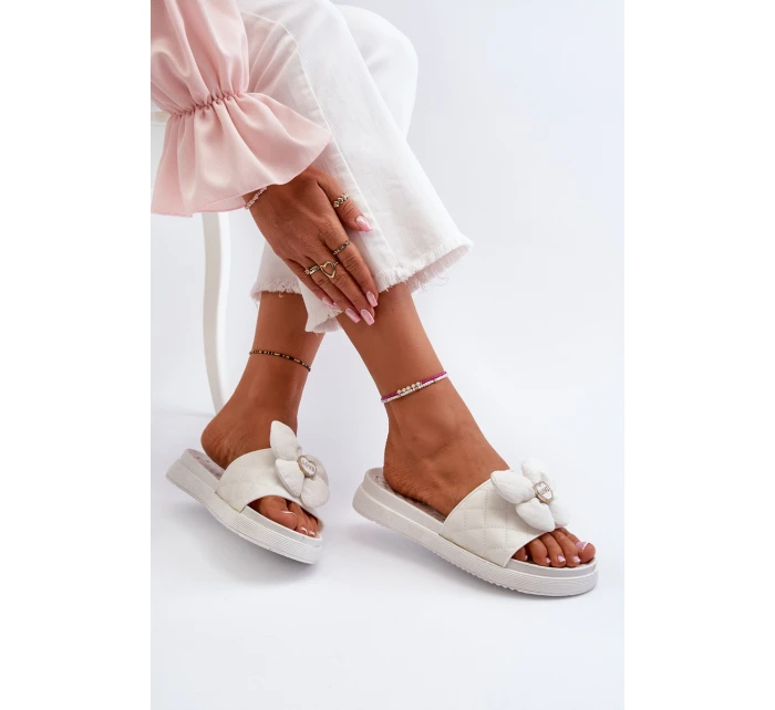 Dámské šedé sandály s ozdobou na nízké platformě model 21653408 - Boto Dámské šedé sandály s ozdobou na nízké platformě model 21653408 - Boto