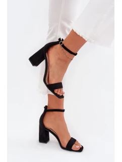 Sandále na podpätku model 215703 Vykročte štýlovo