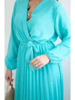 Šaty s viazaným plisovaným lemom mätovej farby