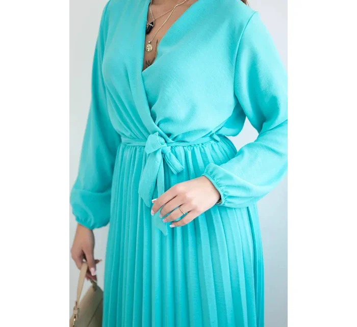 Šaty s viazaným plisovaným lemom mätovej farby