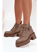 Kožené dámské kotníkové boty na klínu s ozdobným páskem zateplené model 21710528 tmavě béžové - Zazoo