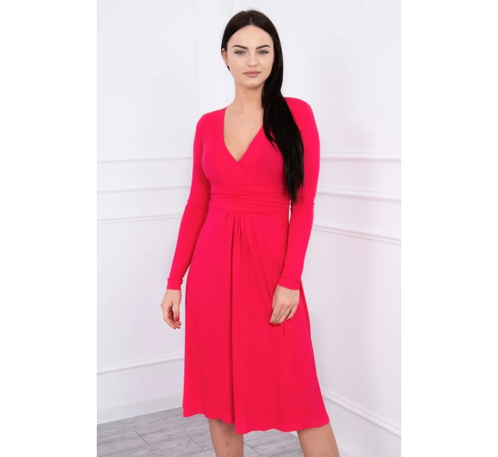 Šaty s průstřihem pod prsy fuchsiová