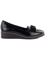 Dámske vysoké lakované čierne poltopánky Vinceza 58630