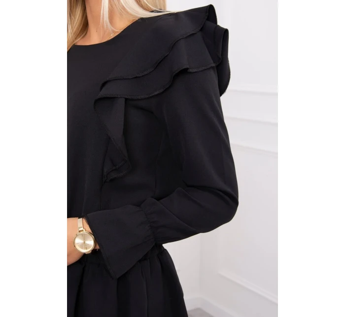 Šaty so zvislými volánmi čiernej