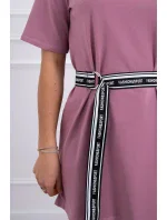 Šaty s ozdobným páskem tmavě růžové Šaty s ozdobným páskem tmavě růžové