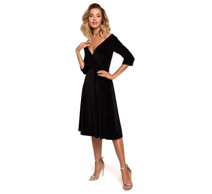 M645 Zamatové zavinovacie midi šaty - čierne