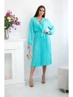 Šaty s viazaným plisovaným lemom mätovej farby