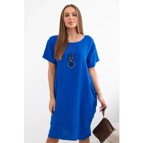 Šaty s vreckami a príveskom v chrpovo modrej farbe