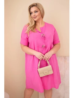 Dámske bavlnené šaty s kravatovým výstrihom v ružovej farbe