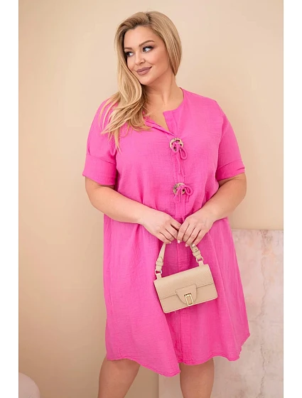 Dámske bavlnené šaty s kravatovým výstrihom v ružovej farbe