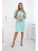 Šaty s vreckami a príveskom mätovej farby Šaty s vreckami a príveskom mätovej farby