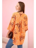 Dámská bavlněná blůza s ohrnovacími rukávy a vzorem model 21202211 - K-Fashion Dámská bavlněná blůza s ohrnovacími rukávy a vzorem model 21202211 - K-Fashion