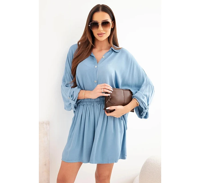 Dámske viskózové tričko s gombíkmi a voľné džínsové šortky