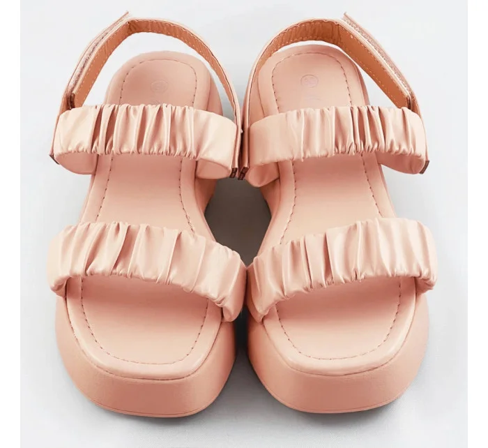 Béžové sandály na nízké platformě model 17352426 - Mix Feel