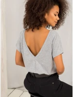 Šedé tričko se zadním výstřihem Šedé tričko se zadním výstřihem