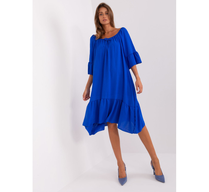 Kobaltovo modré šaty s volánom a 3/4 rukávmi