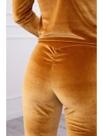 Velúrová súprava so záhybmi na chrbte v ťavej farbe