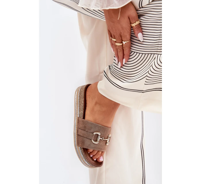 Dámské Sandály Na Platformě Se Zlatou Dekorací A Khaki model 21689908 - Boto Dámské Sandály Na Platformě Se Zlatou Dekorací A Khaki model 21689908 - Boto