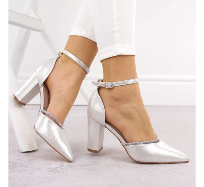 Dámské ažurové sandály béžové model 21904482 - Sabatina