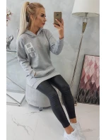 Mikina s kapucňou a nášivkami sivá