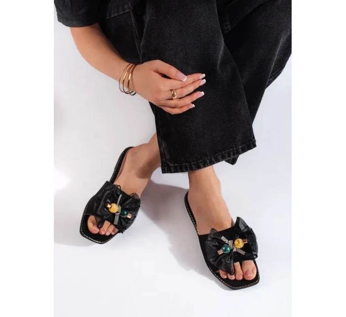 Trendy dámske čierne ponožky na plochom podpätku Trendy dámske čierne ponožky na plochom podpätku