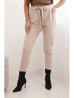 Dámské kalhoty z bavlny s vázáním v pase a model 21768706 nohavicemi béžové - K-Fashion